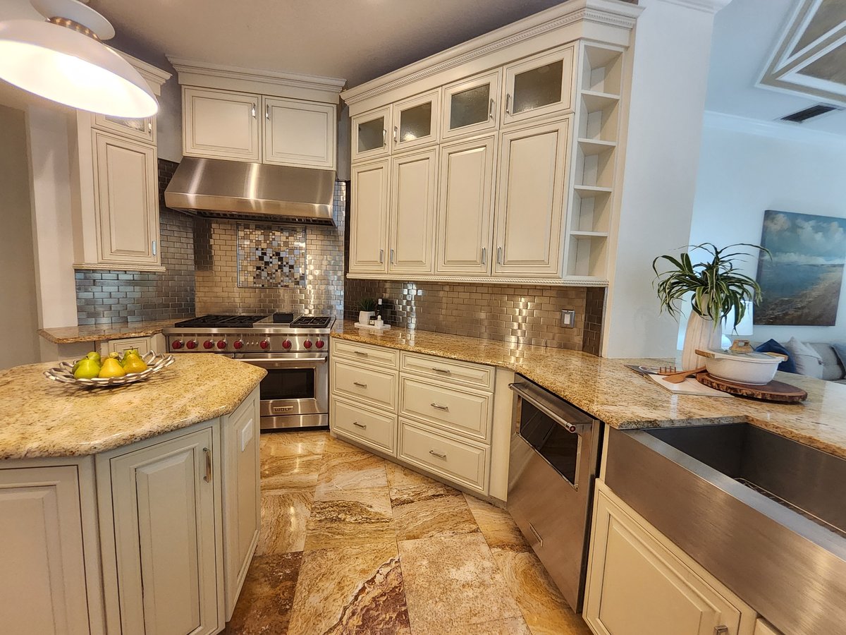 Tampa Brewster kitchen staging